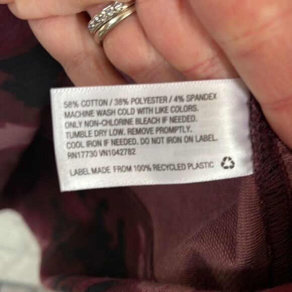 Isabel Maternity Burgundy Camo Long Sleeve Maternity shirt size xs new with tags - Picture 6 of 6